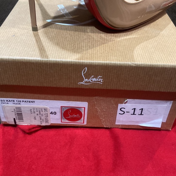 Christian Louboutin EU size: 10 fits US size: 8 - Picture 5 of 10